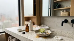 Cuidado facial en casa: por qué salen las manchas, cómo probar limón con miel sin irritar y el FPS que hace la diferencia