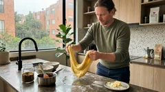 El secreto de la torta de 80 golpes: por qué queda tan aireada y cómo hacerla en casa