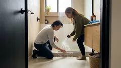 Tu baño y cocina quedan como nuevos: el orden clave del bicarbonato, el vinagre y el agua oxigenada