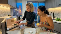 ¿Microondas con mal olor? El truco de la bolsita de té usada que ayuda sin químicos