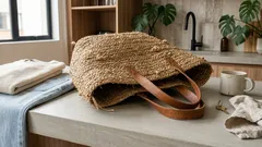 Bolsos de fibras naturales: el detalle que los hace urbanos este verano 2026 y cómo elegir el más práctico